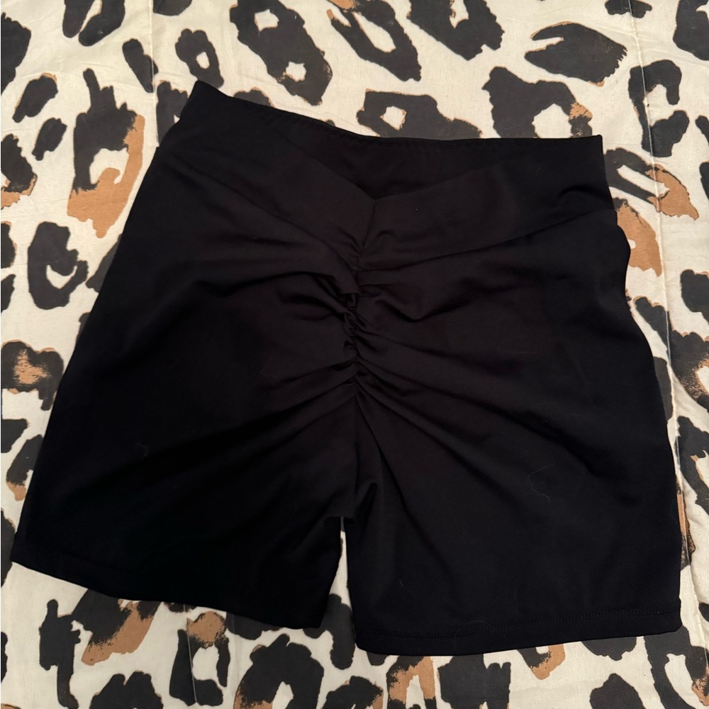 Workout shorts with scrunch - Picture 5 of 6
